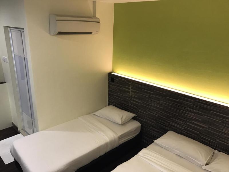 L Hotel @ 51 Desker image