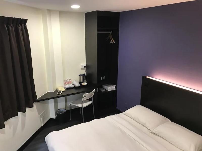 L Hotel @ 51 Desker image
