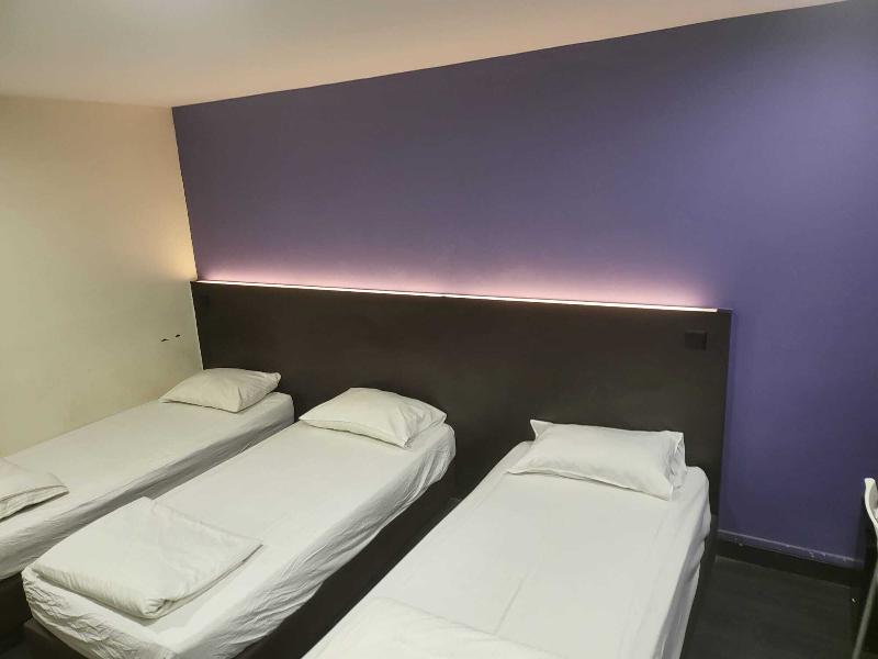 L Hotel @ 51 Desker image