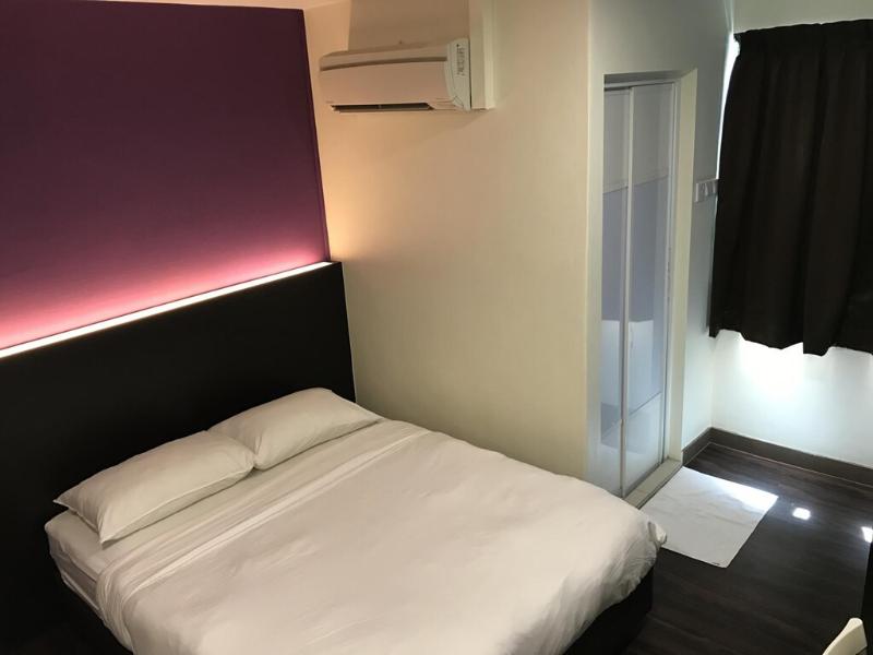 L Hotel @ 51 Desker image