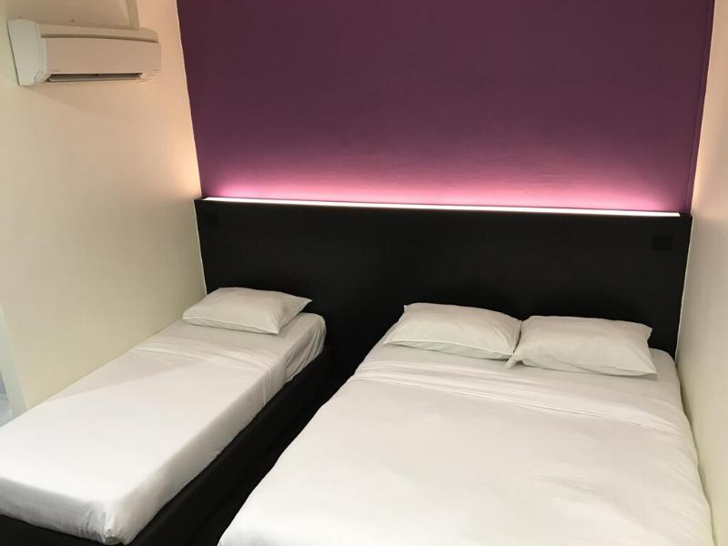 L Hotel @ 51 Desker image