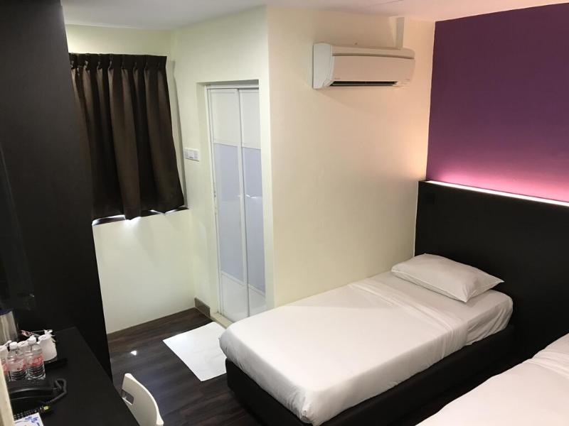 L Hotel @ 51 Desker image