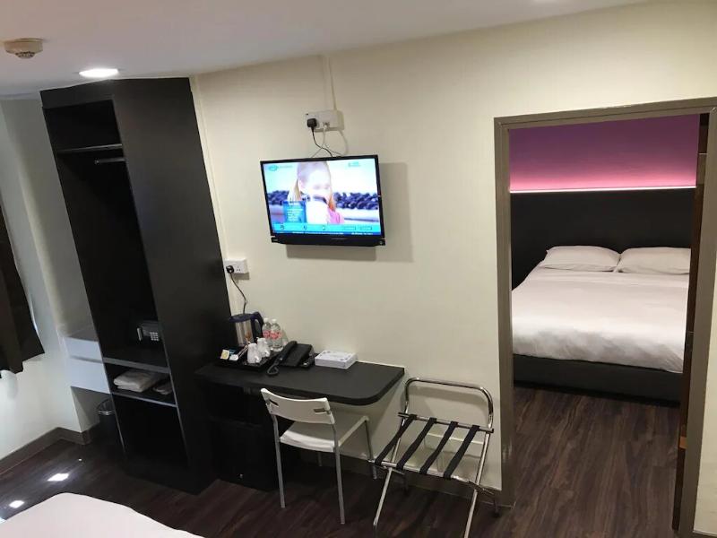 L Hotel @ 51 Desker image
