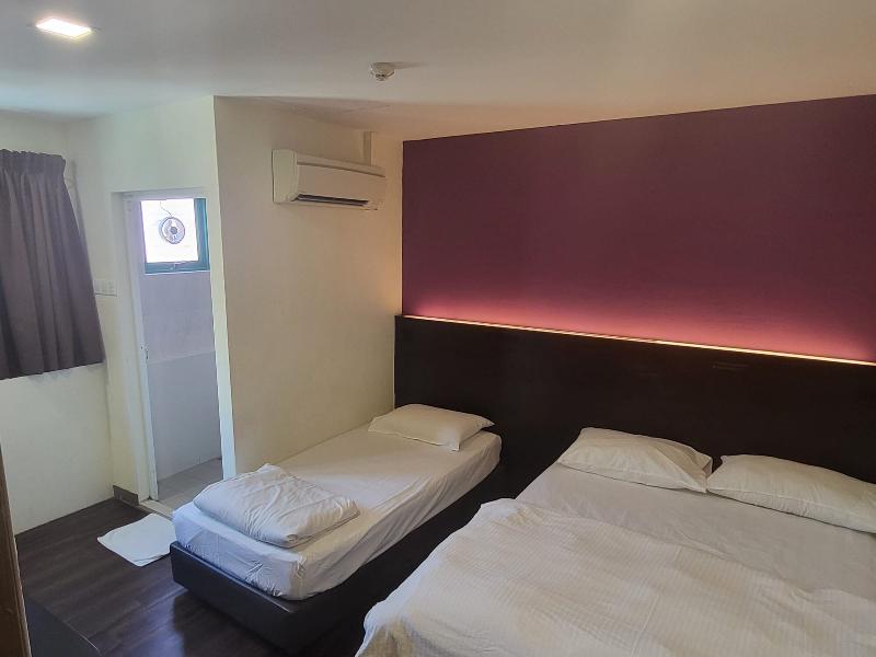 L Hotel @ 51 Desker image