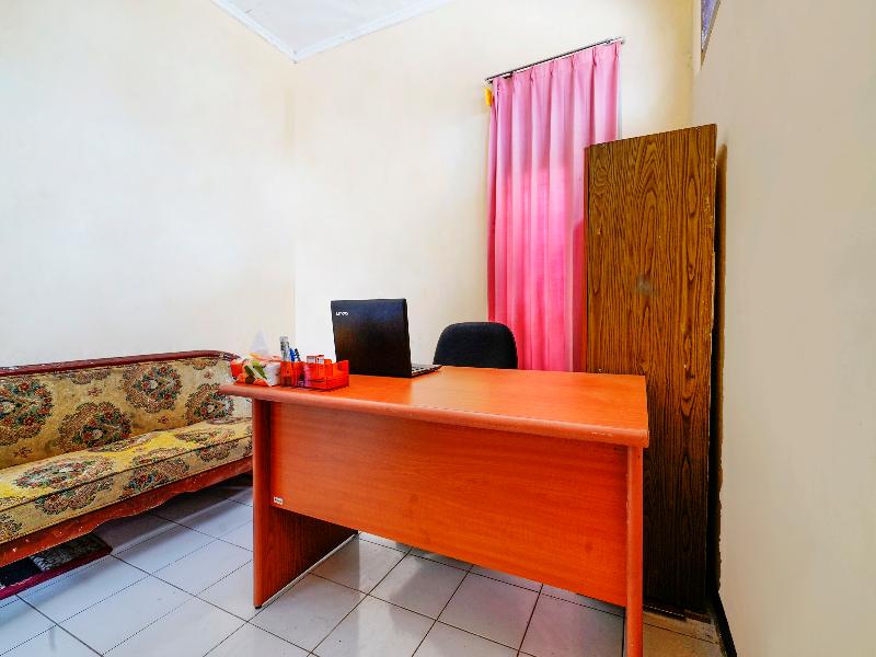 Spot On 91392 Pondok Basari