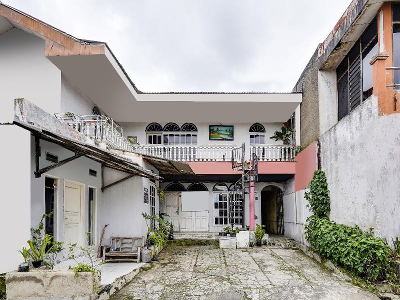 Spot On 91393 Budiluhur 10 Homestay — main photo