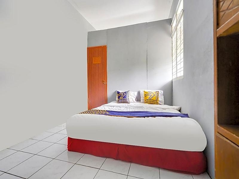 Spot On 91393 Budiluhur 10 Homestay — photo 3