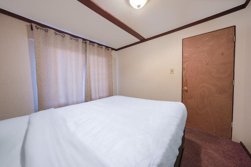 OYO Hotel Portland OR near Airport image