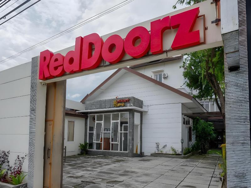 Reddoorz Solo Baru