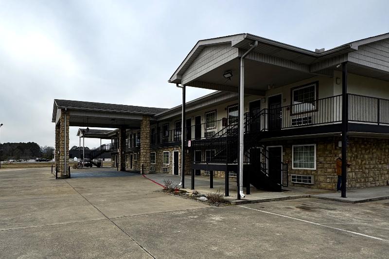 General Bragg Inn & Suites Chickamauga image