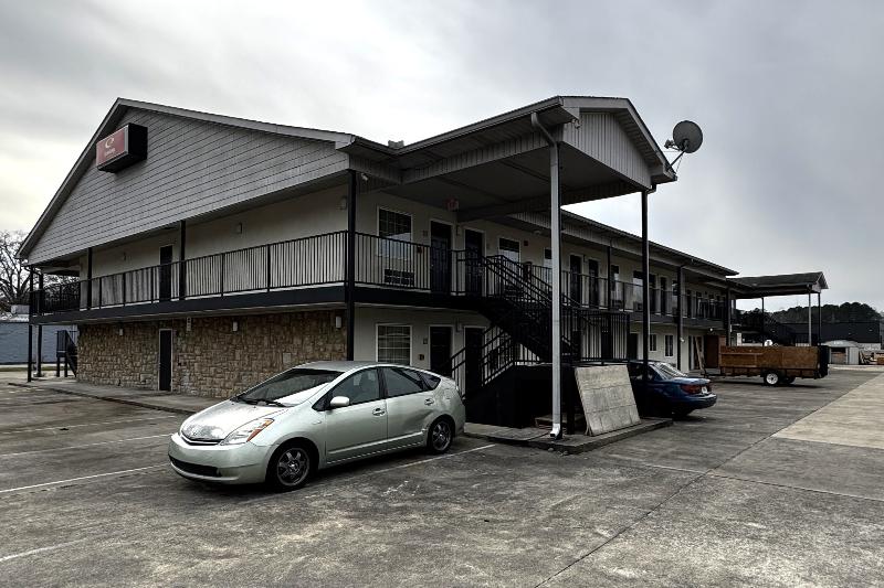 General Bragg Inn & Suites Chickamauga image