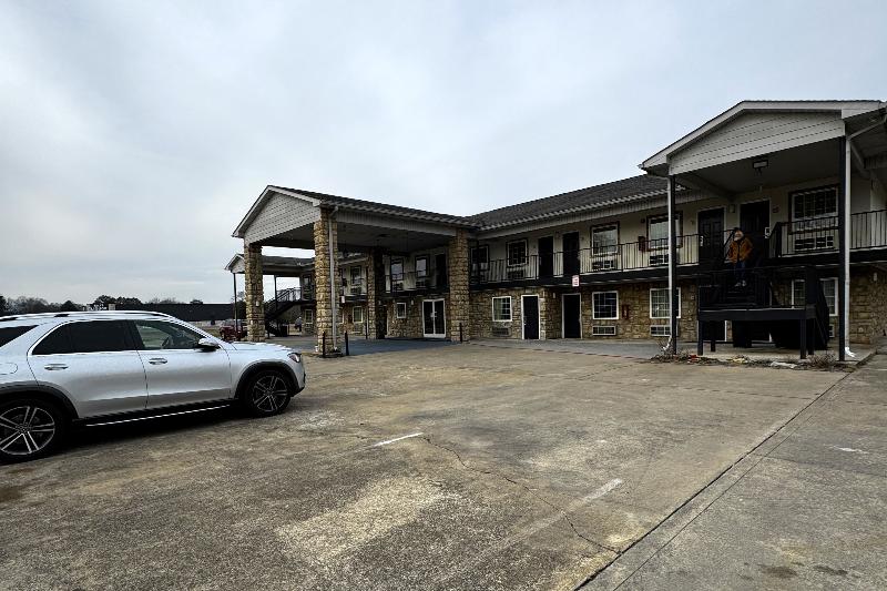 General Bragg Inn & Suites Chickamauga image