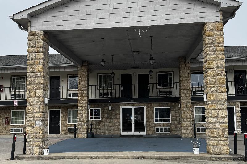 General Bragg Inn & Suites Chickamauga image