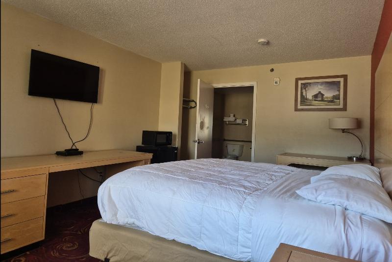 General Bragg Inn & Suites Chickamauga image