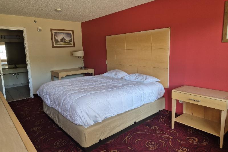 General Bragg Inn & Suites Chickamauga image