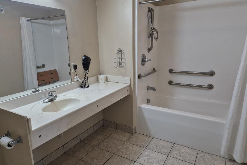 General Bragg Inn & Suites Chickamauga image