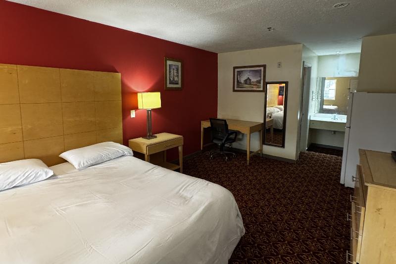 General Bragg Inn & Suites Chickamauga image