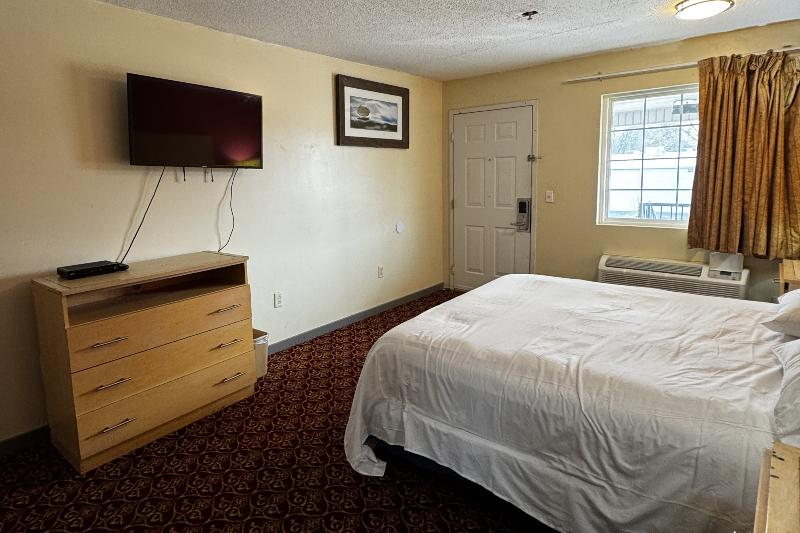 General Bragg Inn & Suites Chickamauga image