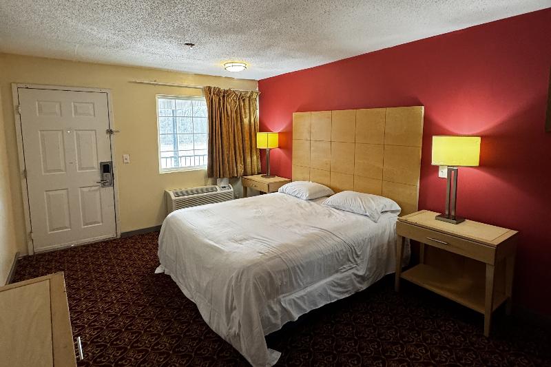 General Bragg Inn & Suites Chickamauga image