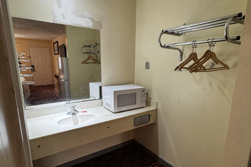 General Bragg Inn & Suites Chickamauga image