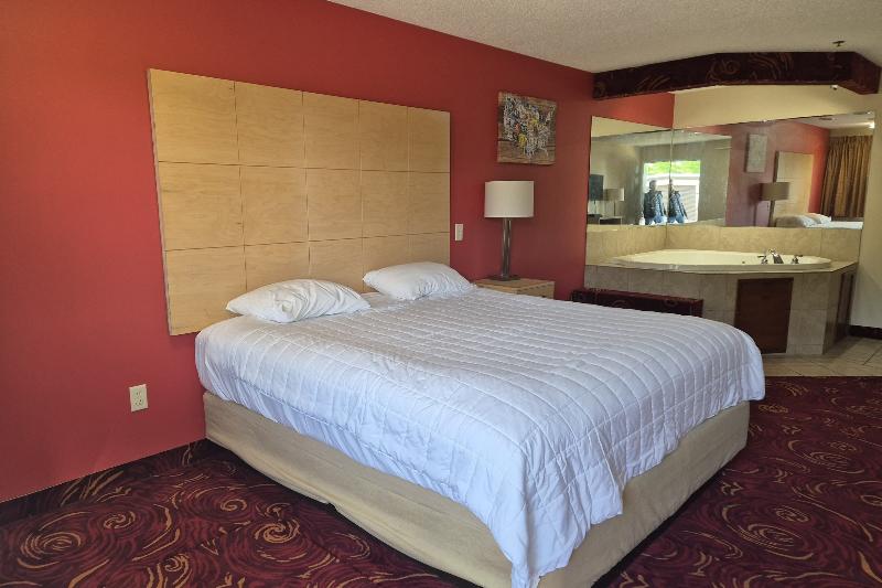 General Bragg Inn & Suites Chickamauga image