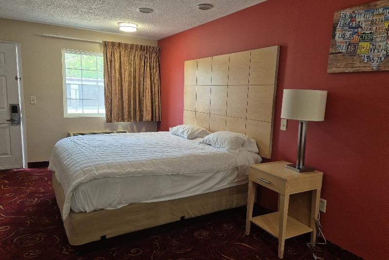 General Bragg Inn & Suites Chickamauga image