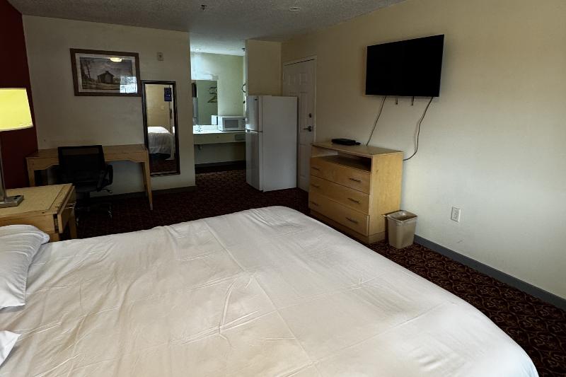 General Bragg Inn & Suites Chickamauga image
