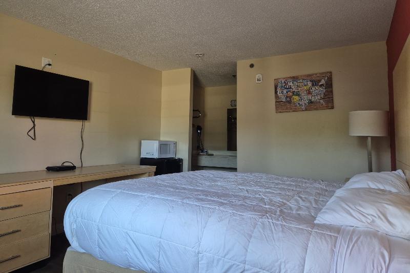 General Bragg Inn & Suites Chickamauga image
