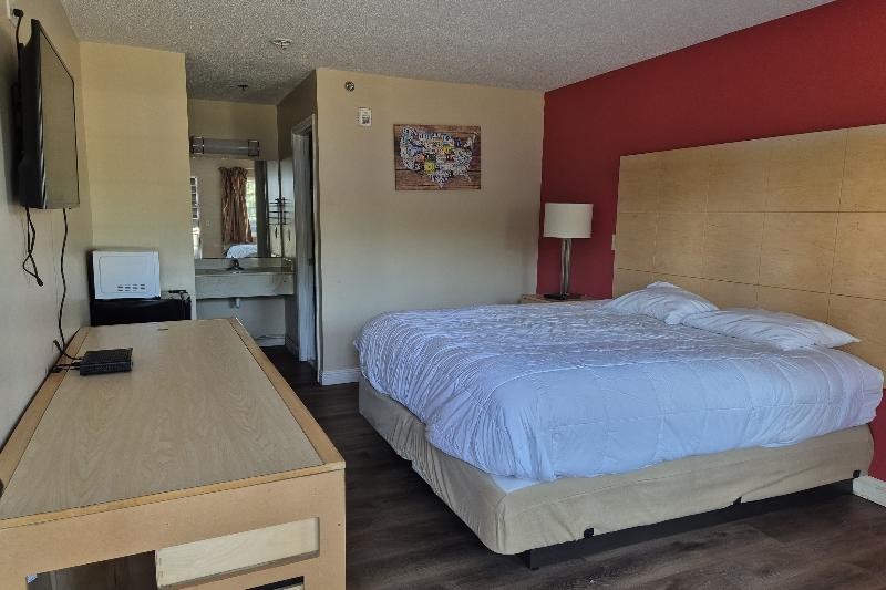 General Bragg Inn & Suites Chickamauga image