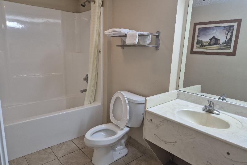 General Bragg Inn & Suites Chickamauga image