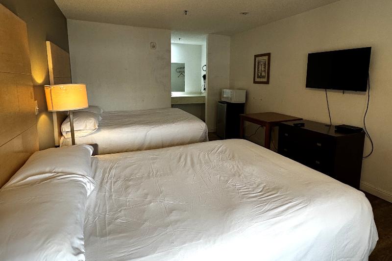 General Bragg Inn & Suites Chickamauga image
