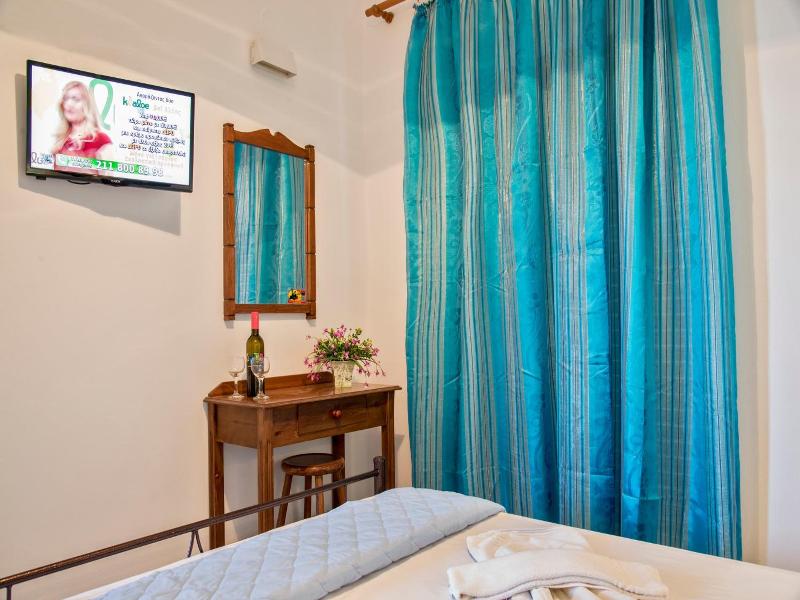 Yannis Yard Studios And Apartments image