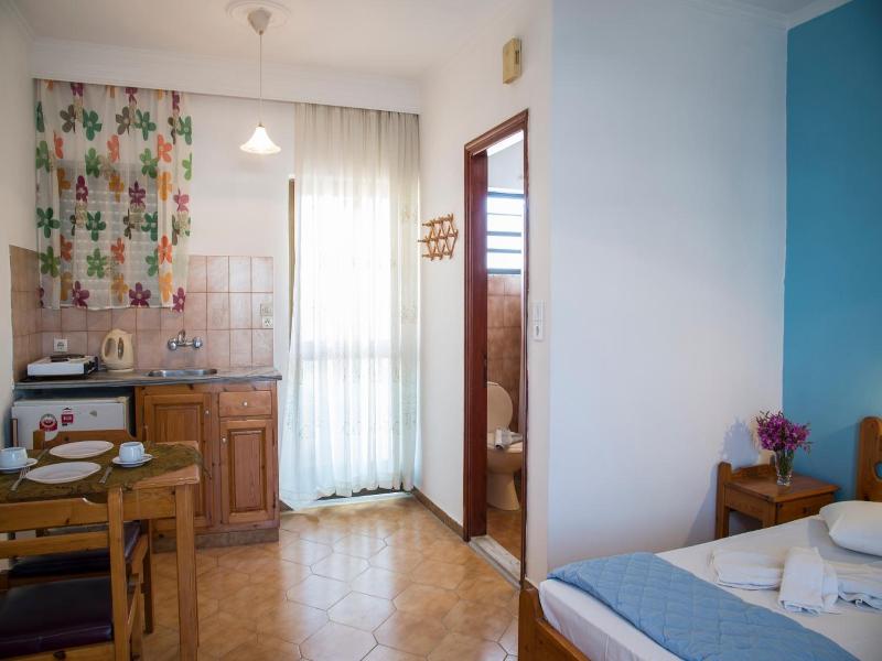 Yannis Yard Studios And Apartments image