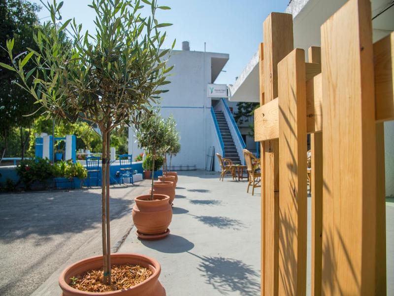 Yannis Yard Studios And Apartments image