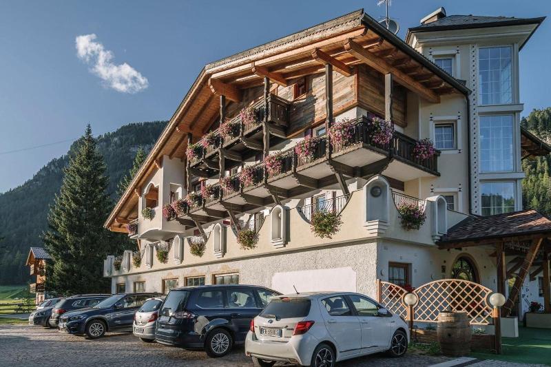 Hotel Chalet Pineta image