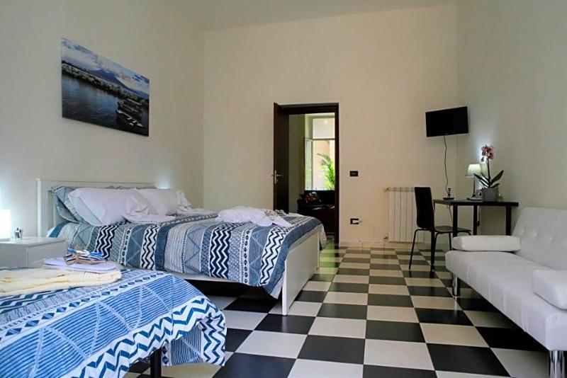 Mb Napoles Rooms — photo 5
