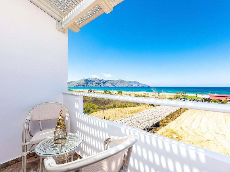 Pinelopi Beach Suites image