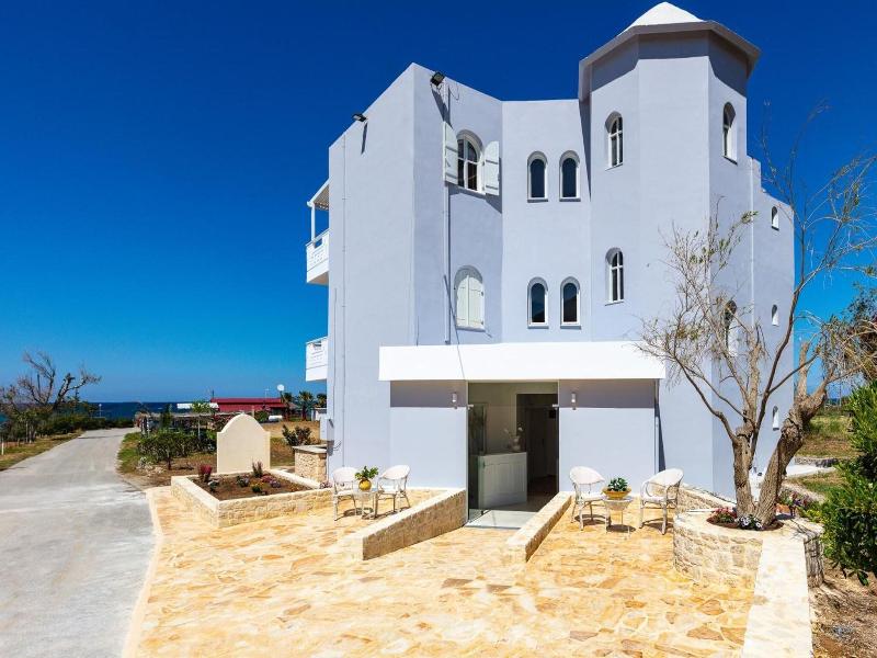 Pinelopi Beach Suites image