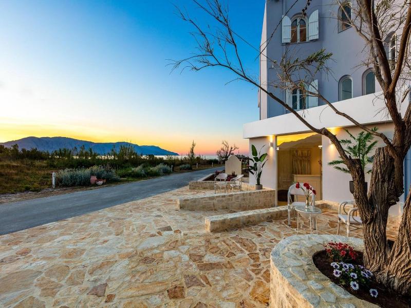 Pinelopi Beach Suites image