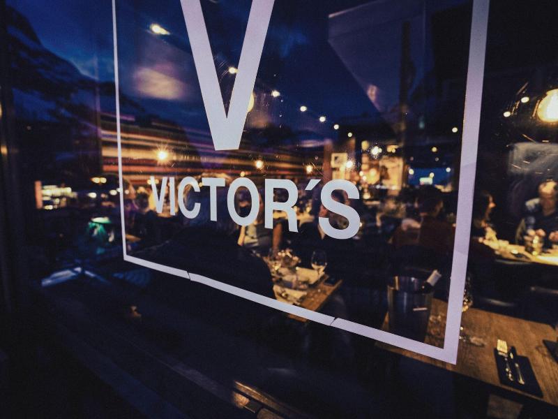 Langley Hotel Victors image