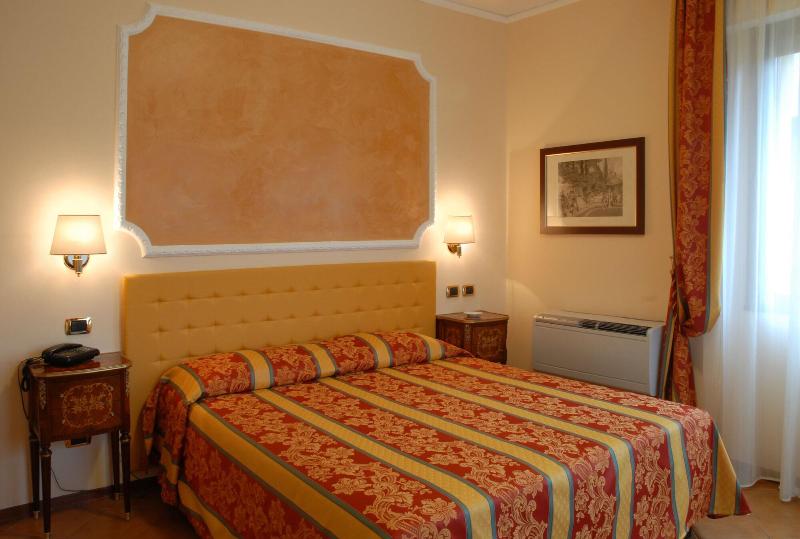 Hotel Mondial image