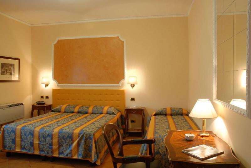 Hotel Mondial image