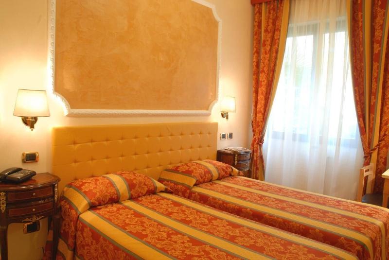Hotel Mondial image