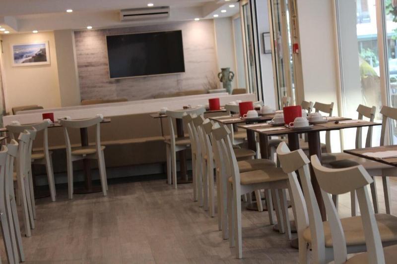 Hotel Mauri image