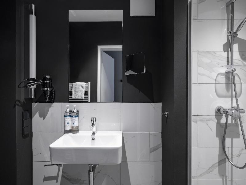 Numa L Bloc Rooms Apartments image