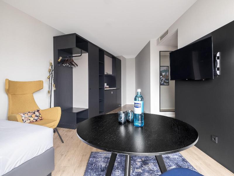 Numa L Bloc Rooms Apartments image