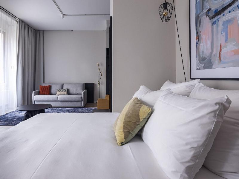 Numa L Bloc Rooms Apartments image