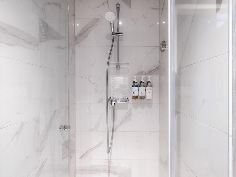 Numa L Bloc Rooms Apartments image