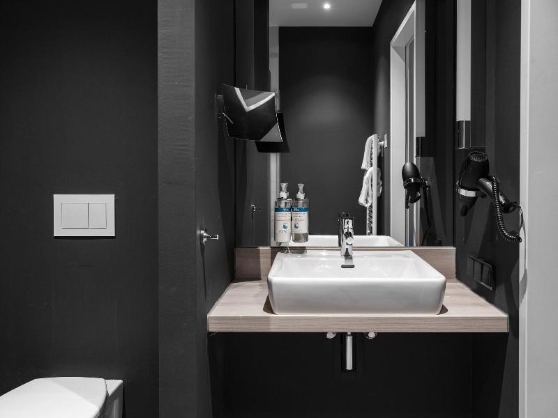 Numa L Bloc Rooms Apartments image