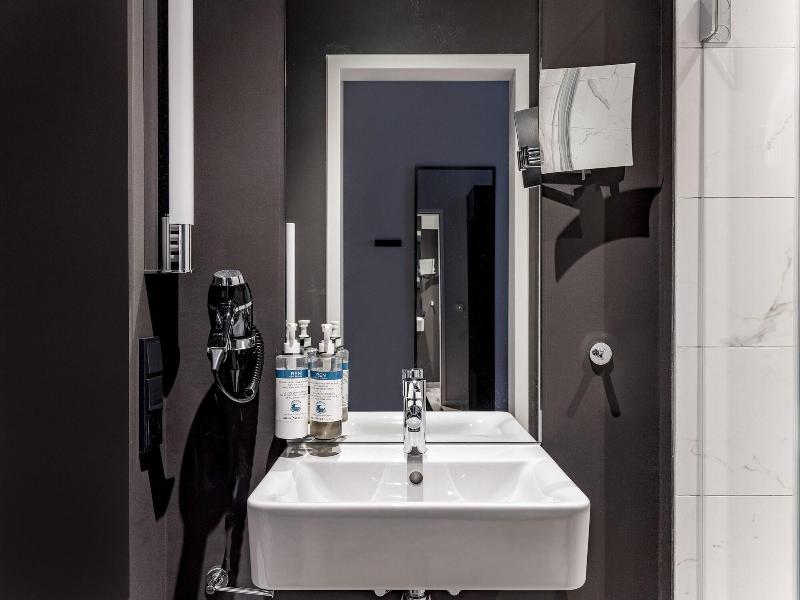 Numa L Bloc Rooms Apartments image